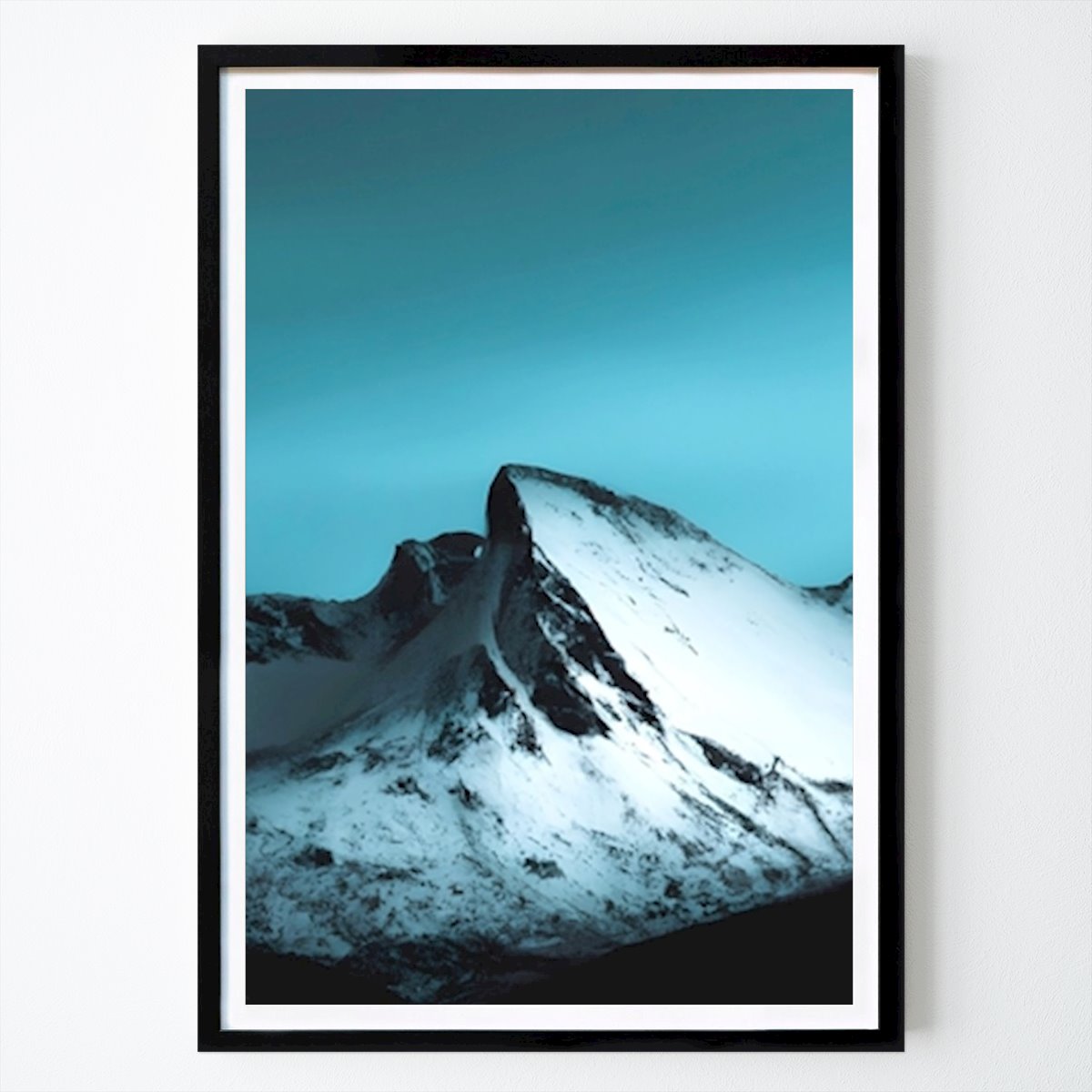 Villes & Pays Affiche: La tranquillité mélancolique de la montagne par Trippy Doodles