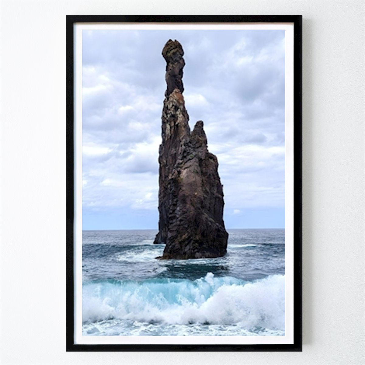 Sport & Hobbies Poster: The rock in the surf van Mattheo de Nieschli