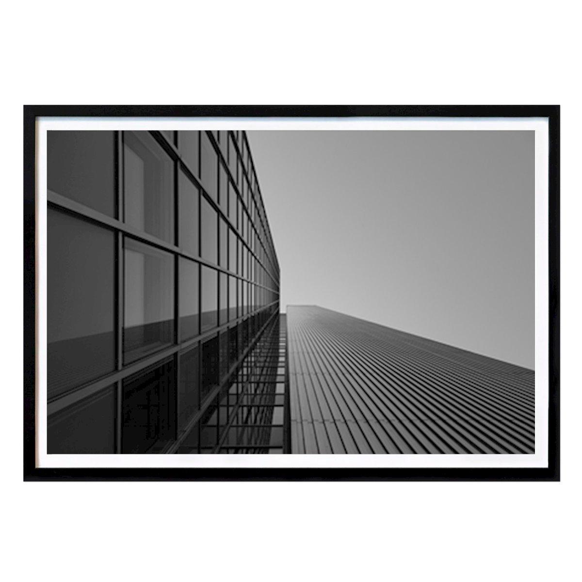 Architektur & Design Poster: Blick auf ein Hochhaus von Karsten Schumacher