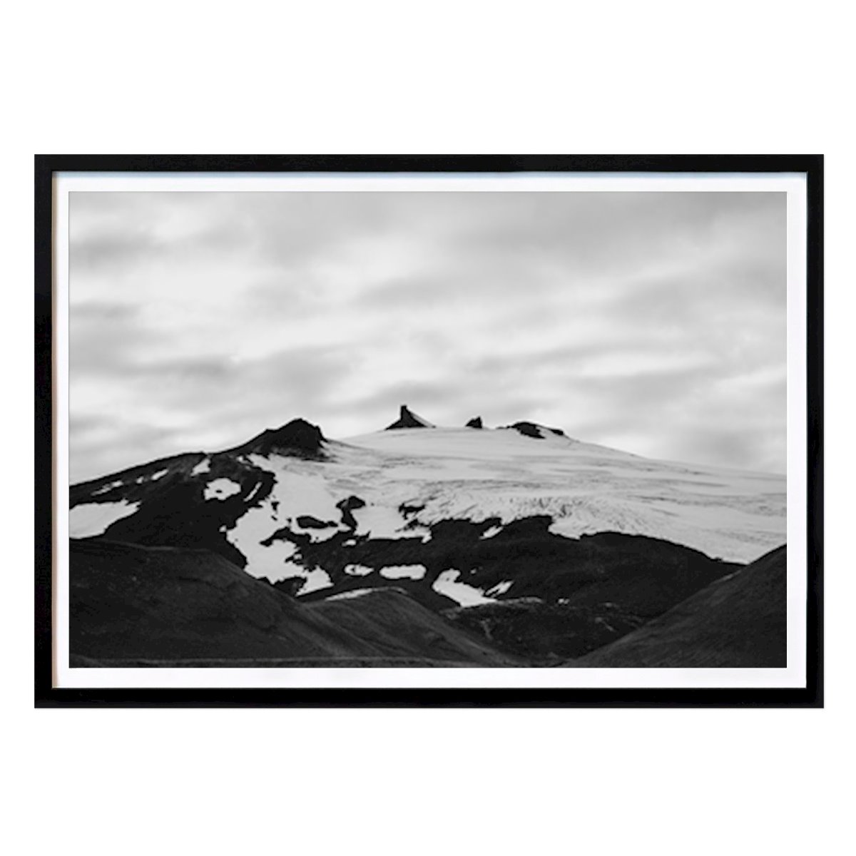Berge mit Schnee Island Poster von Amanda Fors – Städte & Länder Wandbild – Printler