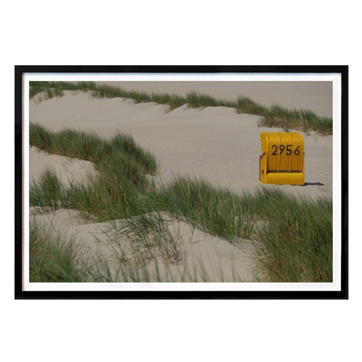 Natur Poster: Einsamer Strandkorb auf Juist von Stephan Sühling