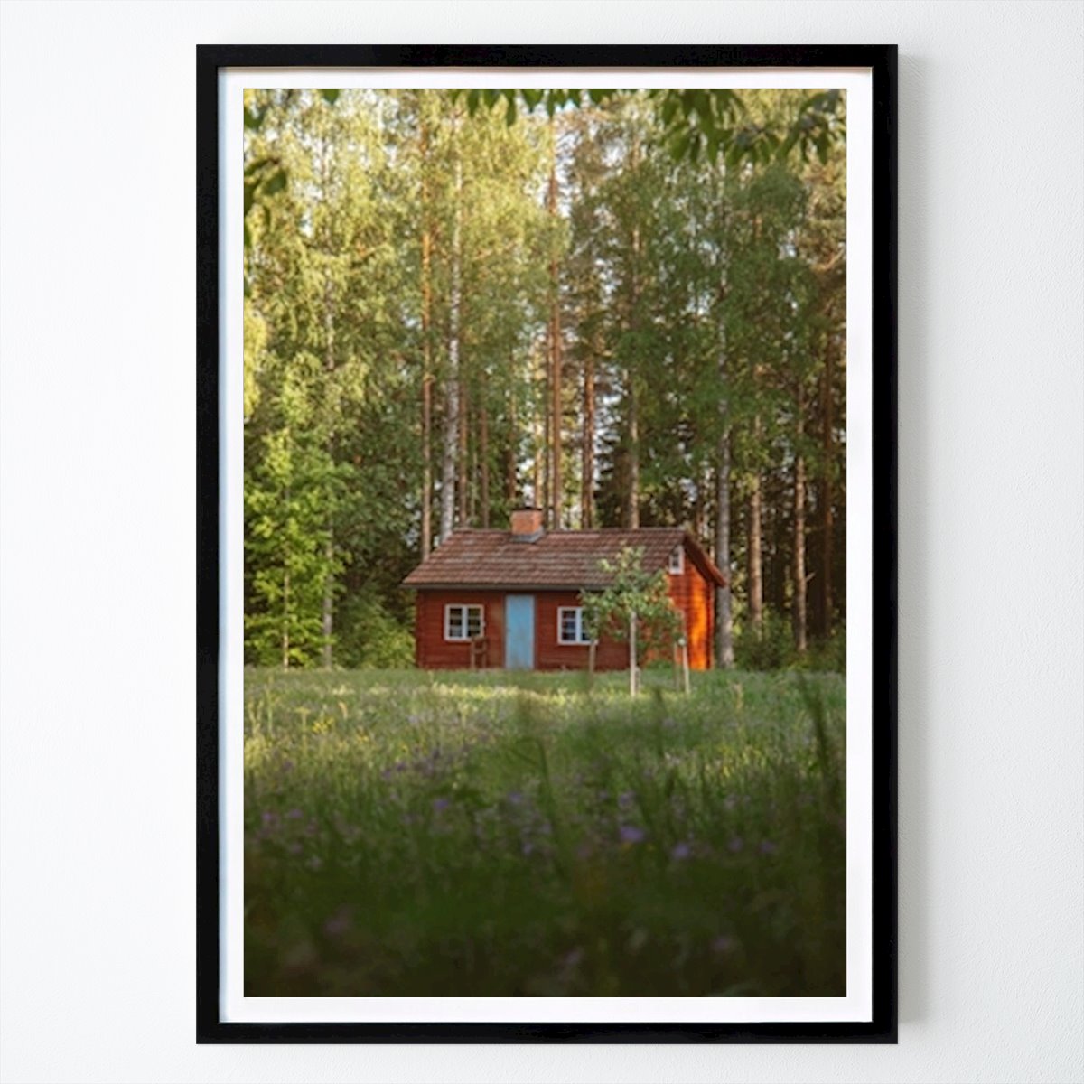 Natur Plakat: Rød tømmerhytte av Katherine Driscoll