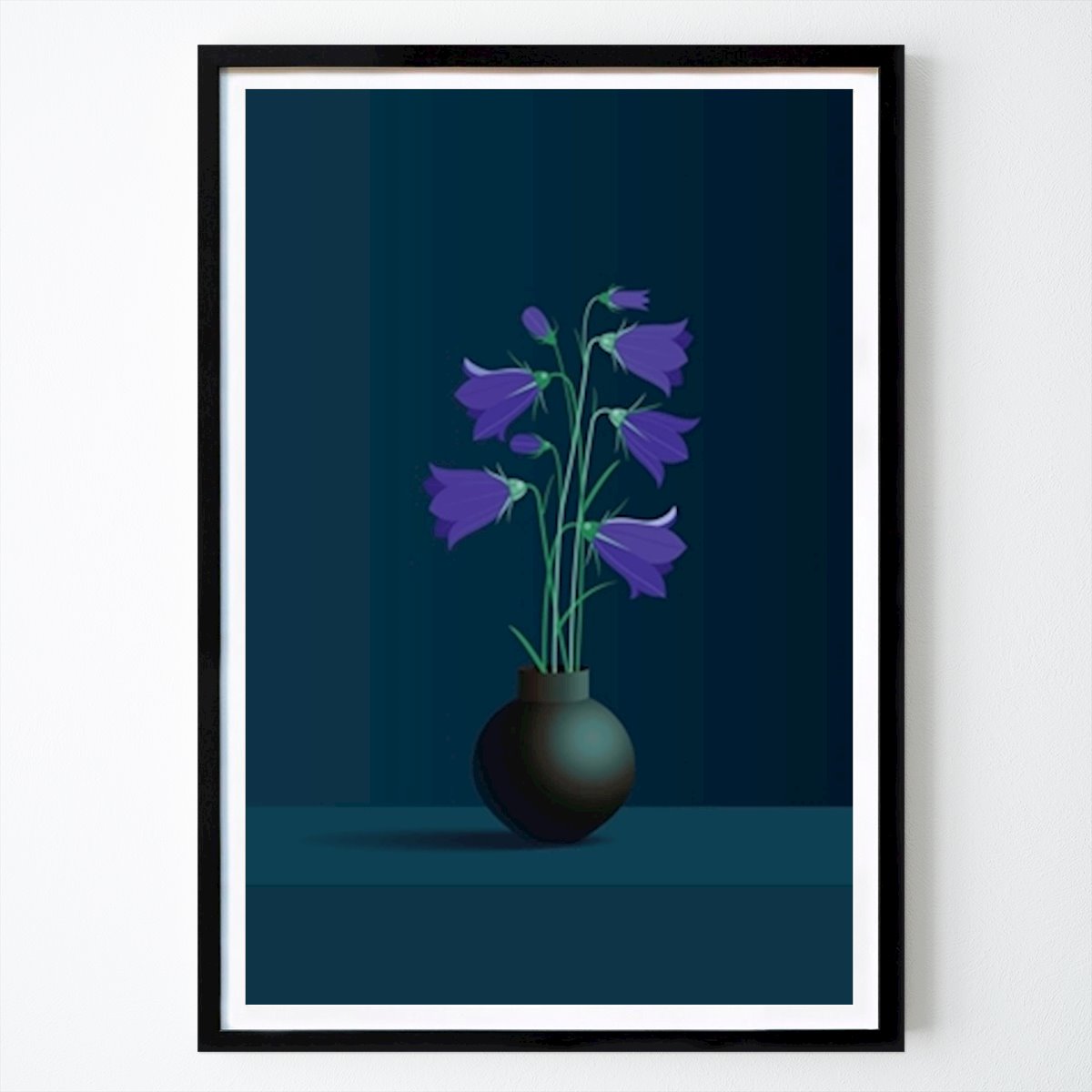 Botaniske Plakat: Blåklokker i en leirgryte av Tamara Kryvolap