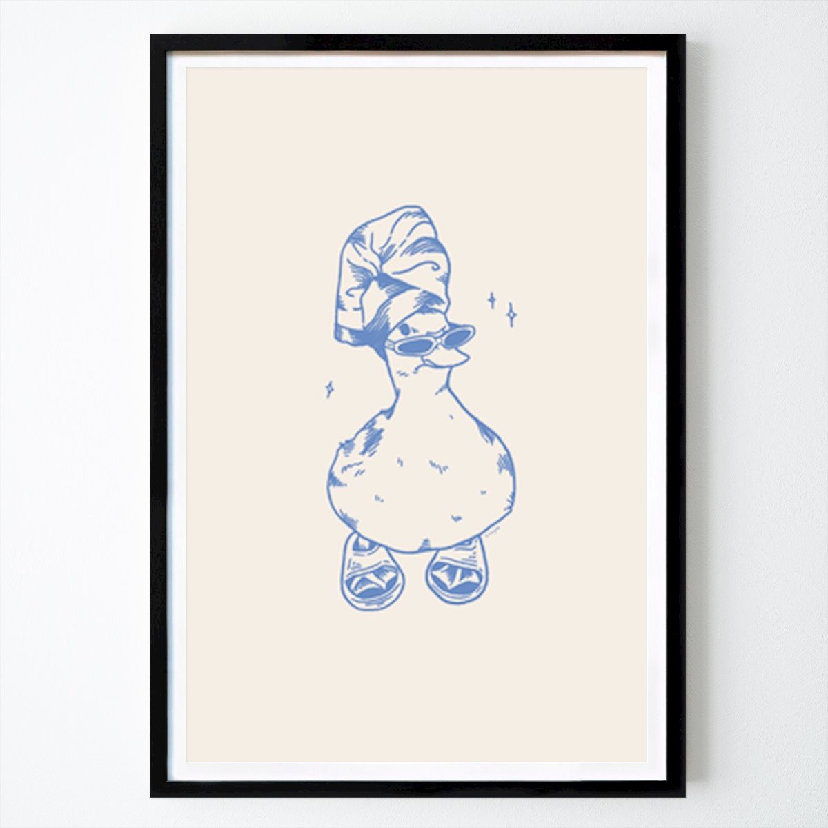 Retro & Vintage Plakát: Cool Duck v pantoflích po koupeli v modré barvě od Tara Royle