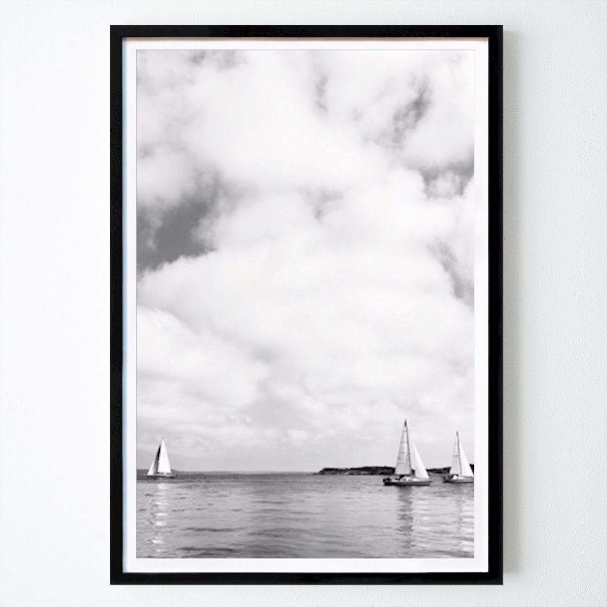 Schwarz-Weiß Poster: Serene Sailing: A Black and White Maritime Escape von Lights of Nature