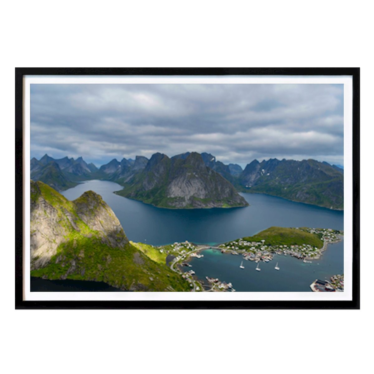 Lofoten Póster: Majestuosos fiordos: vista aérea de las islas Lofoten de Noruega de Claes Arvidsson