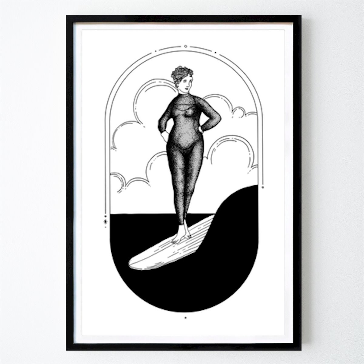 Bianco e nero Poster: Dancing Surfer Girl: In surfikon vintage di Salt & Pen Studio