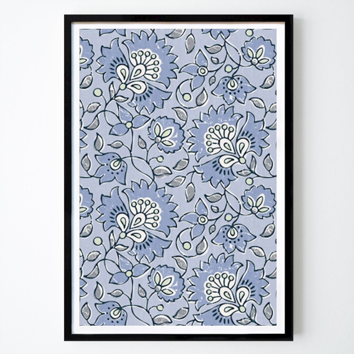Fleurs & Plantes Affiche: Élégance florale fantaisiste dans des tons bleus doux par Alexandra Weise