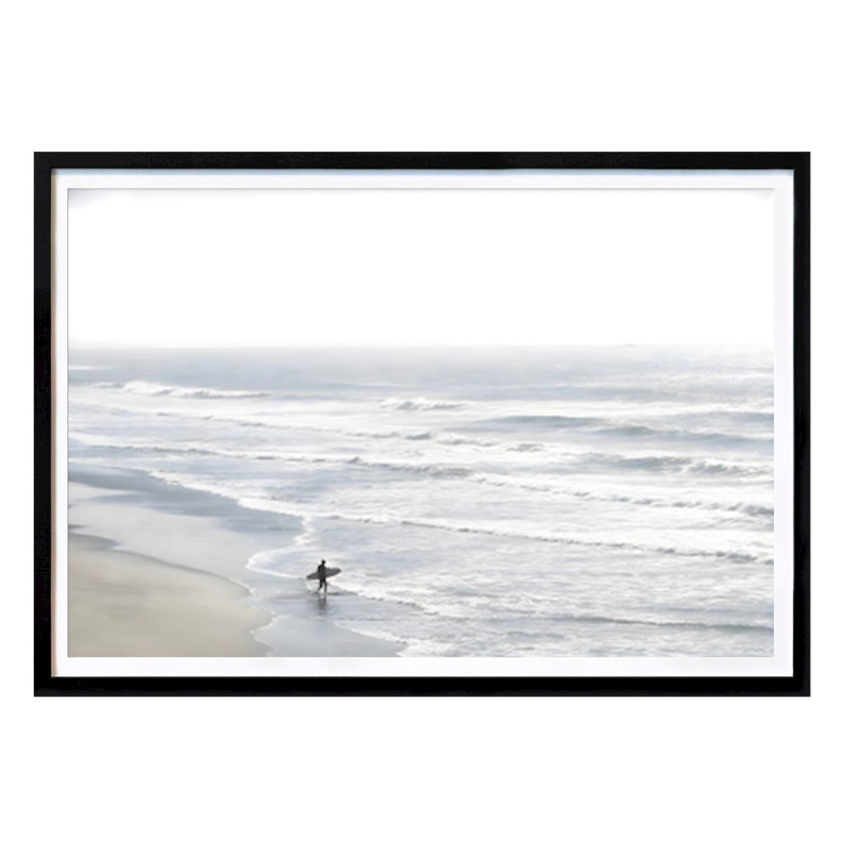 Loisirs Affiche: Chasser les vagues : la solitude d’un surfeur à l’aube par Janne Wijdeven