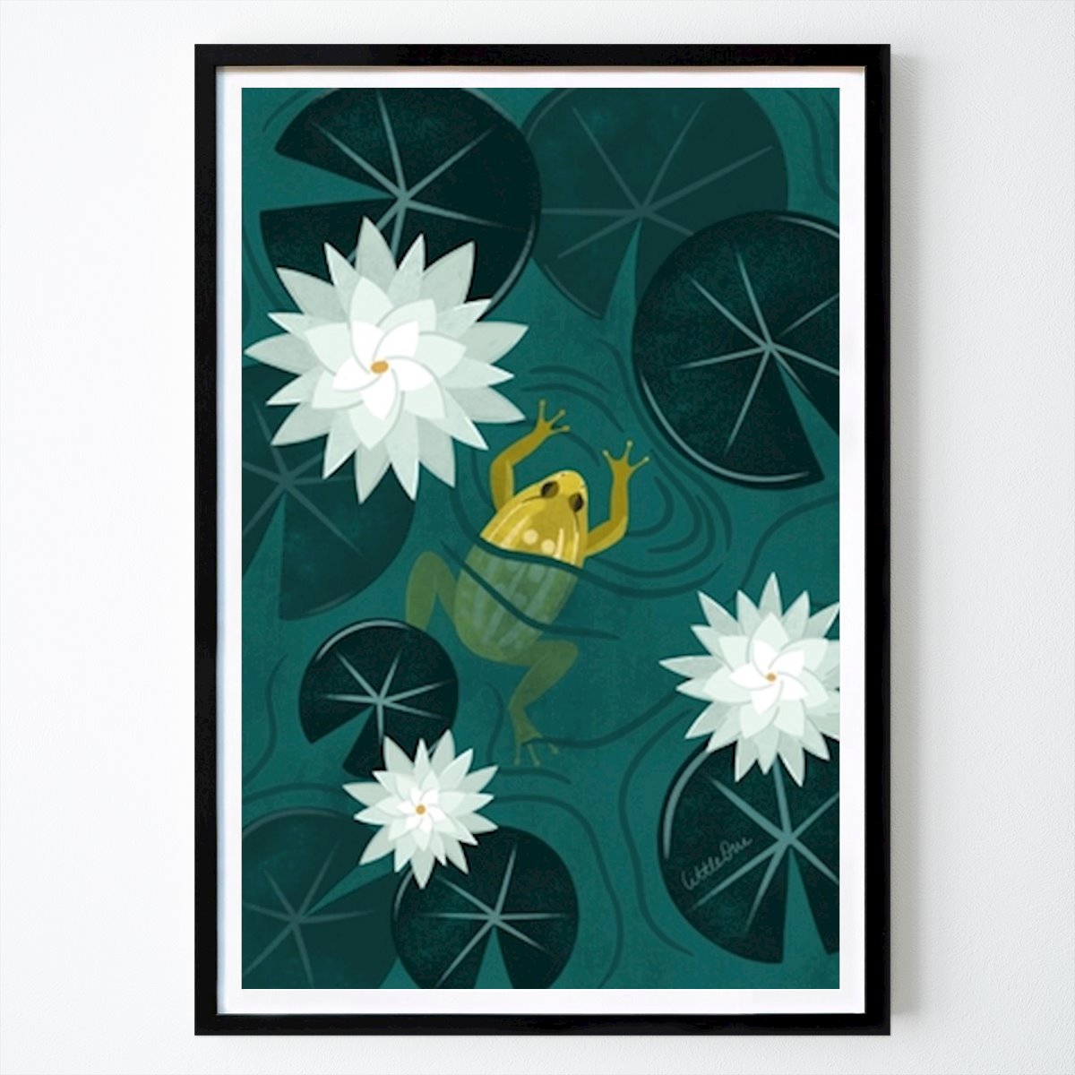 Flores & Plantas Póster: Vida juguetona en el estanque: rana entre nenúfares de Sabrina Niehaus