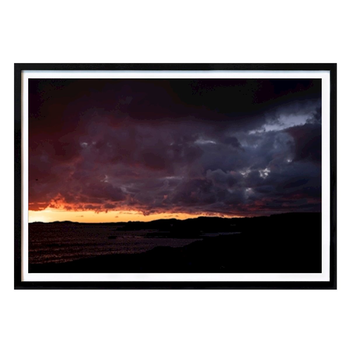 Dramatischer Himmel I Poster von Sarah Malm – Städte & Länder Wandbild – Printler