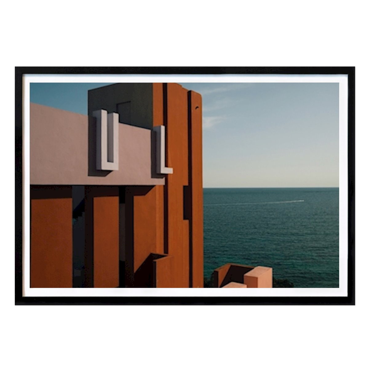Architecture & Design Affiche: La Muralla Roja x La Mer par Pavel Maira